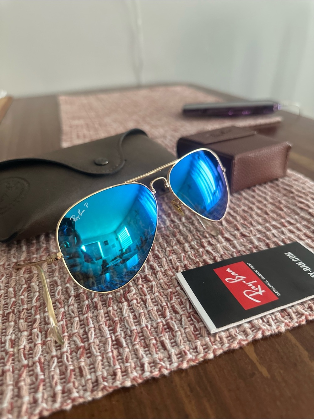 Ray-Ban Aviator Foldable Sunglasses with Blue Mirror Lenses and Gold Frame - Picture 3 of 5